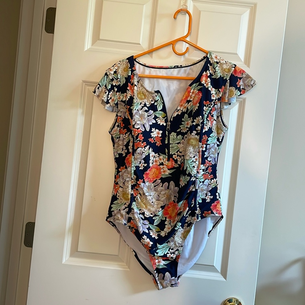 Meetcurve Zip up ruffled cap sleeve swimsuit